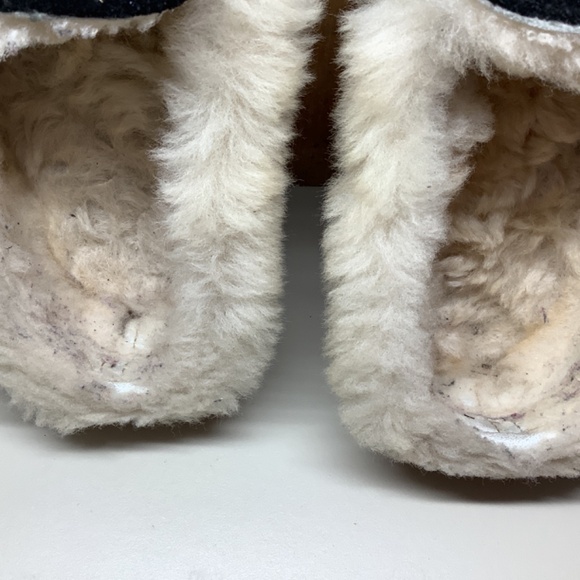 Minnetonka Moccasins 3370 - Women's Alpine Sheepskin Moccasin - Black Suede - Picture 7 of 7